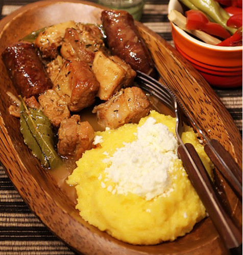 Carne la garnita cu mamaliguta BOLT