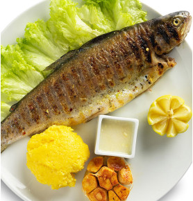 Pastrav cu mamaliguta si mujdei