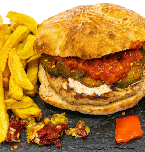 Pleskavita Sarbeasca cu cartofi copti facuti in casa